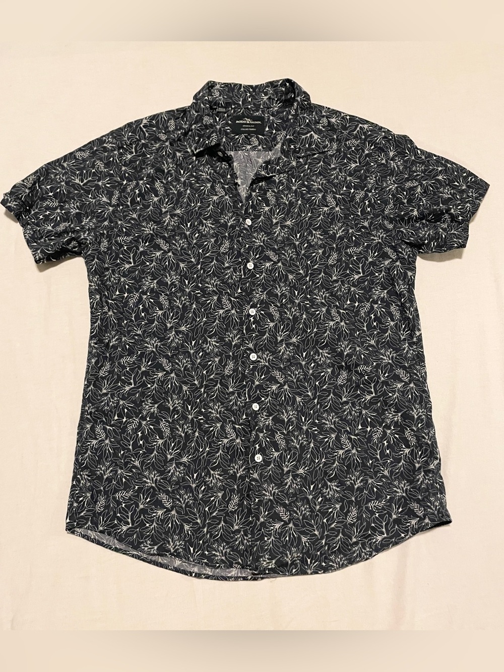 Rodd & Gunn Sports Fit Leaf Print Short Sleeve Button Down Italian Fabric L